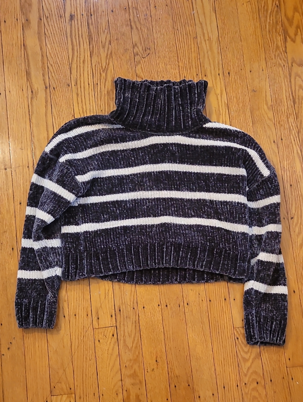 Jessica Simpson Gray & White Striped Turtleneck Crop Sweater